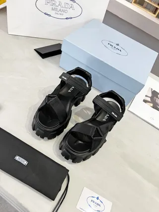 Prada Cloudbust صنادل جلادياتور أسود كيونكي منصة 4