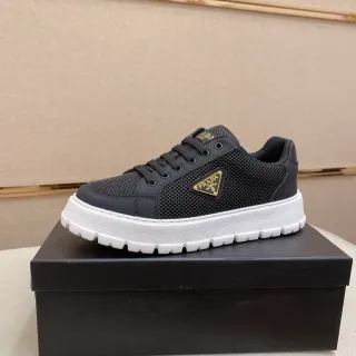 Prada Cloudbust sneakers lifestyle à plateforme noir maille et blanc