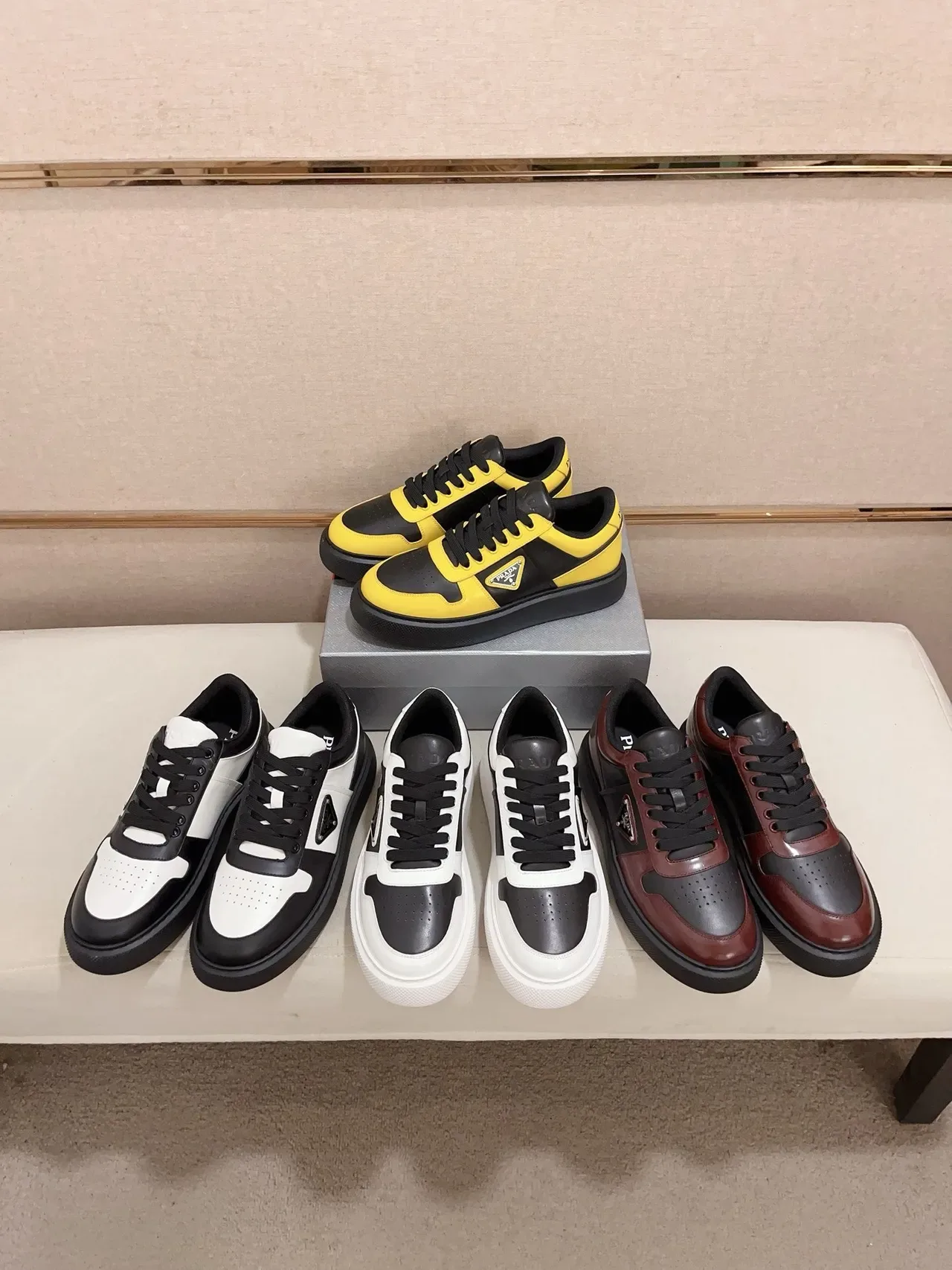Prada Cloudbust Sneakers Lifestyle Noir et Blanc Deux Tons 2