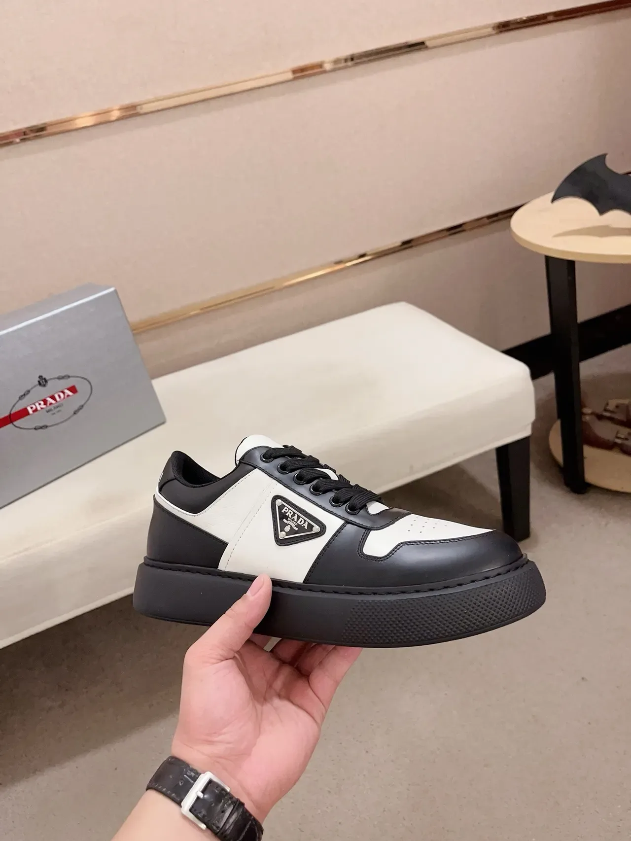 Prada Cloudbust Sneakers Lifestyle Noir et Blanc Deux Tons 5