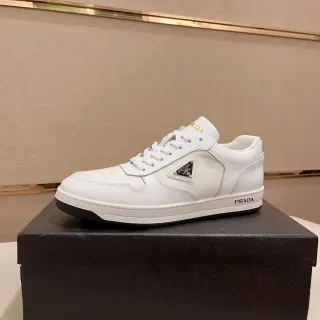 Prada Cloudbust Sneakers Lifestyle Cuir Blanc Noir Patch Logo Triangulaire