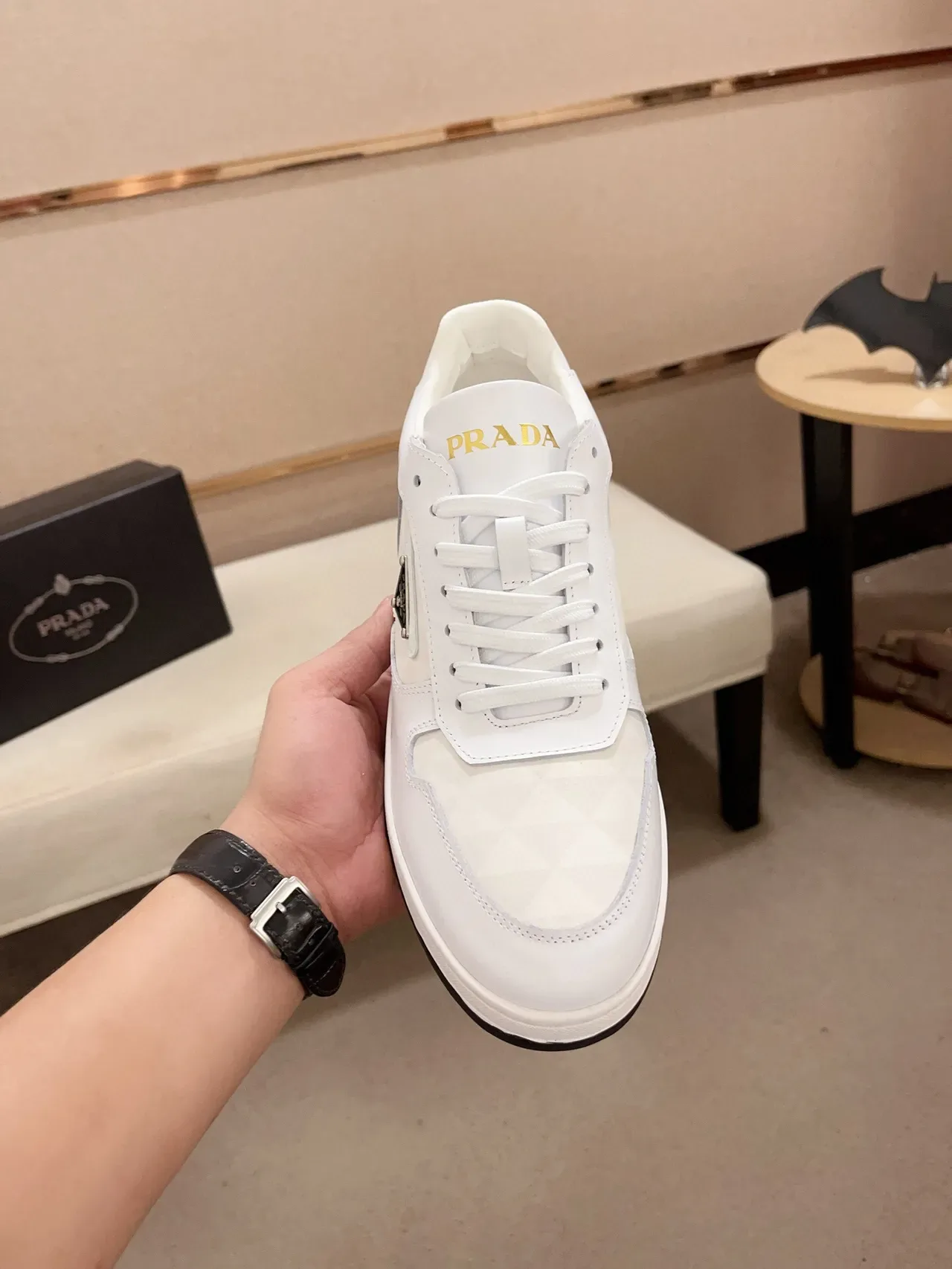 Prada Cloudbust Sneakers Lifestyle Cuir Blanc Noir Patch Logo Triangulaire 2