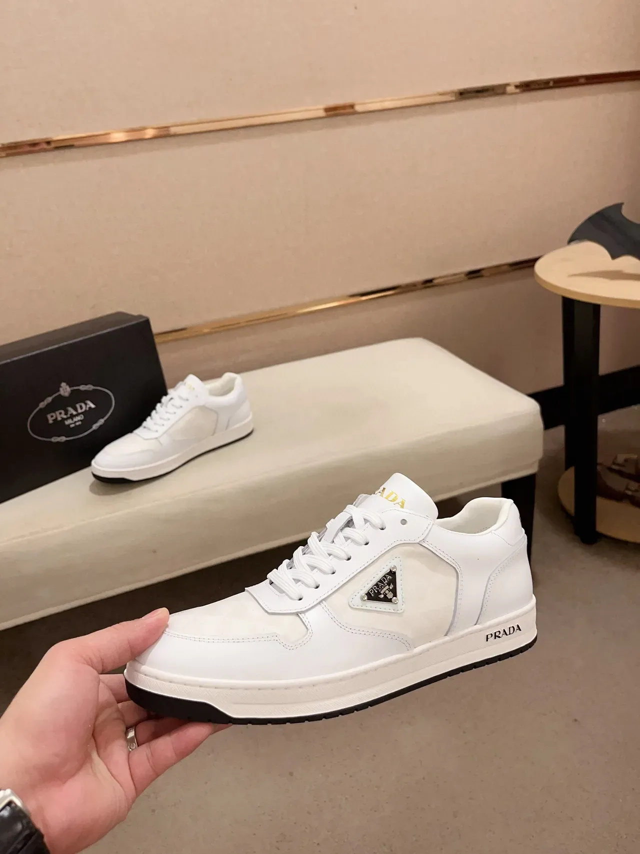 Prada Cloudbust Sneakers Lifestyle Cuir Blanc Noir Patch Logo Triangulaire 3