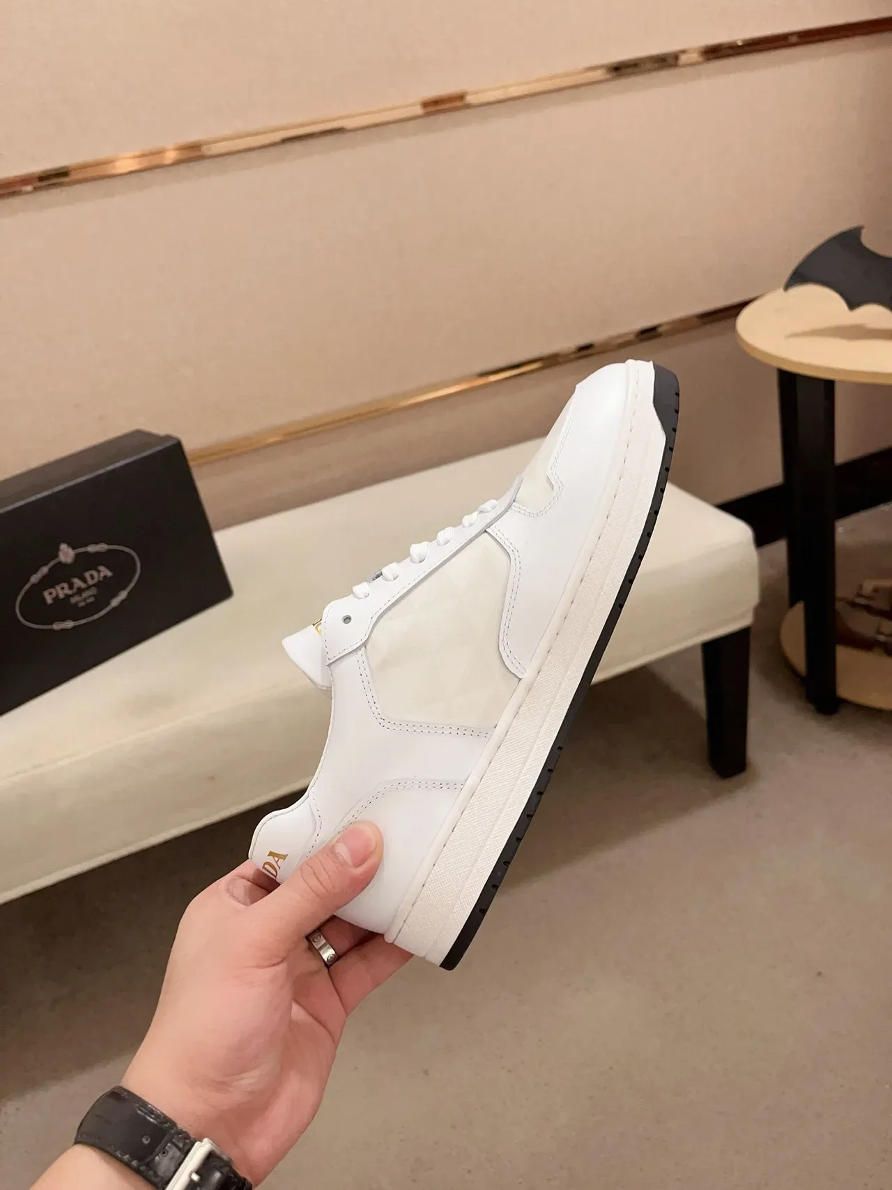 Prada Cloudbust Sneakers Lifestyle Cuir Blanc Noir Patch Logo Triangulaire 5