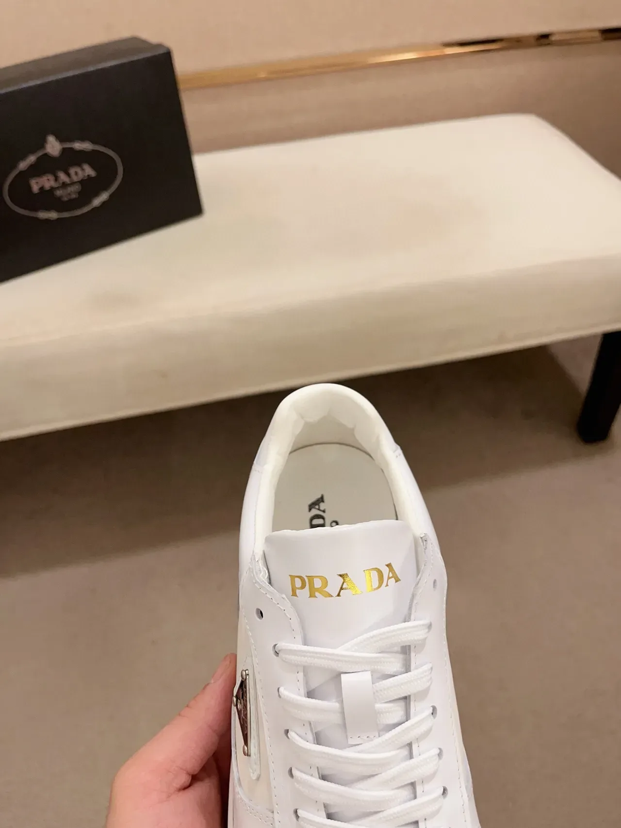 Prada Cloudbust Sneakers Lifestyle Cuir Blanc Noir Patch Logo Triangulaire 6