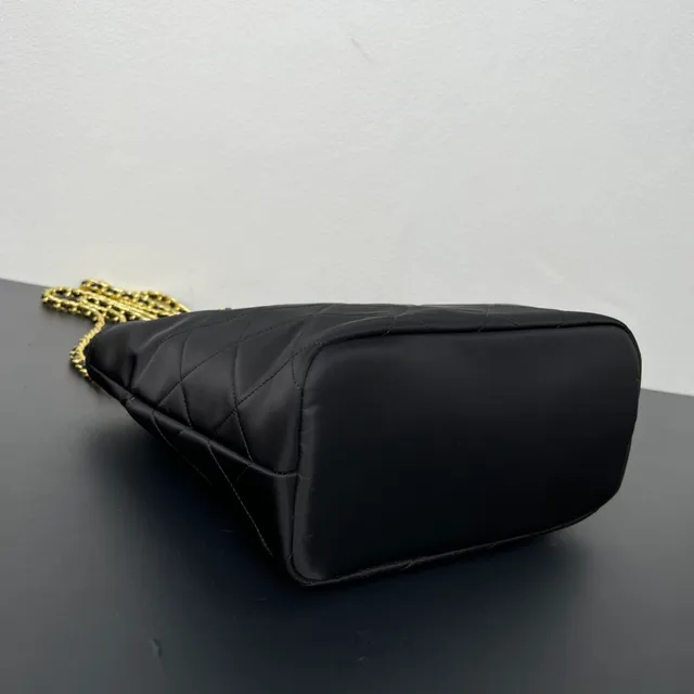 Prada Re-Nylon Cabas matelassé noir chaîne dorée anse cabas 4