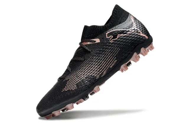 Puma Future Z Parte superior negra y dorada de knit Sistema de cordones integrado Zapatos de fútbol para terreno firme 3