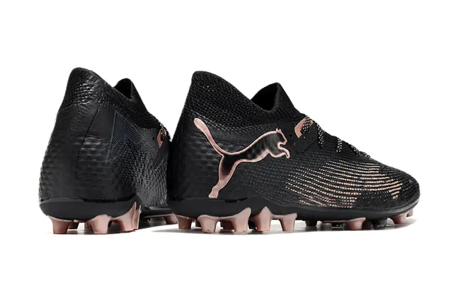 Puma Future Z Parte superior negra y dorada de knit Sistema de cordones integrado Zapatos de fútbol para terreno firme 5