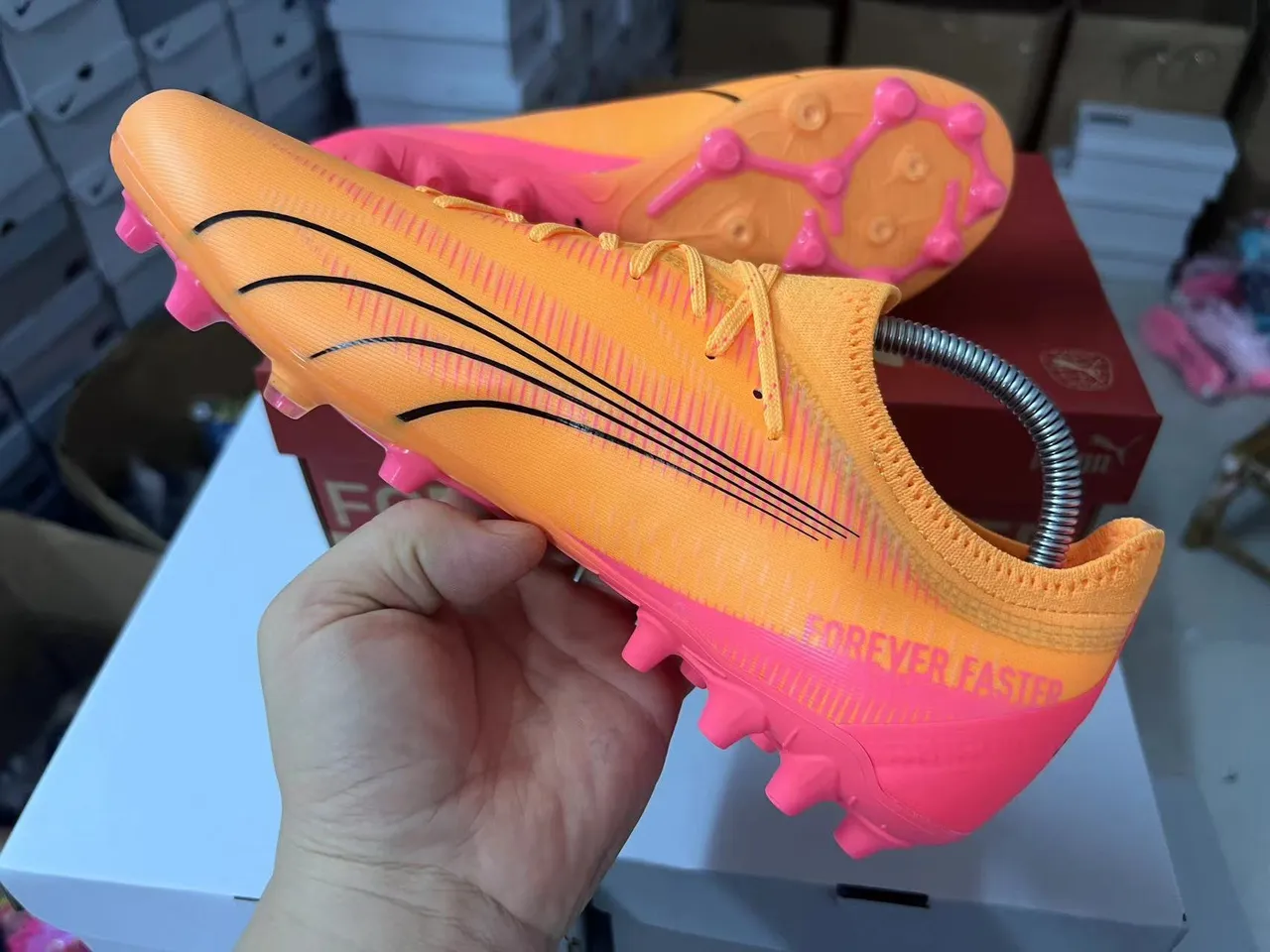 Puma Future Z Faster برتقالي وردي أرض صلبة أحذية كرة القدم 10