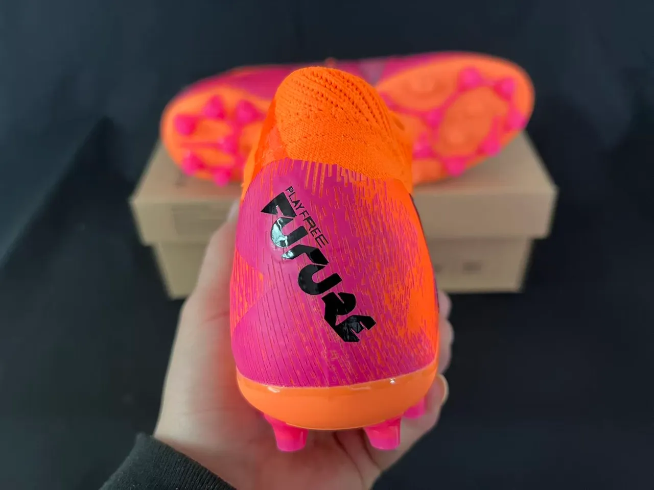 Puma برتقالي وردي عالي القطع كولار جورب نسيج مخطط صناعي وسط القدم قفص أرضية صلبة أحذية كرة القدم 3