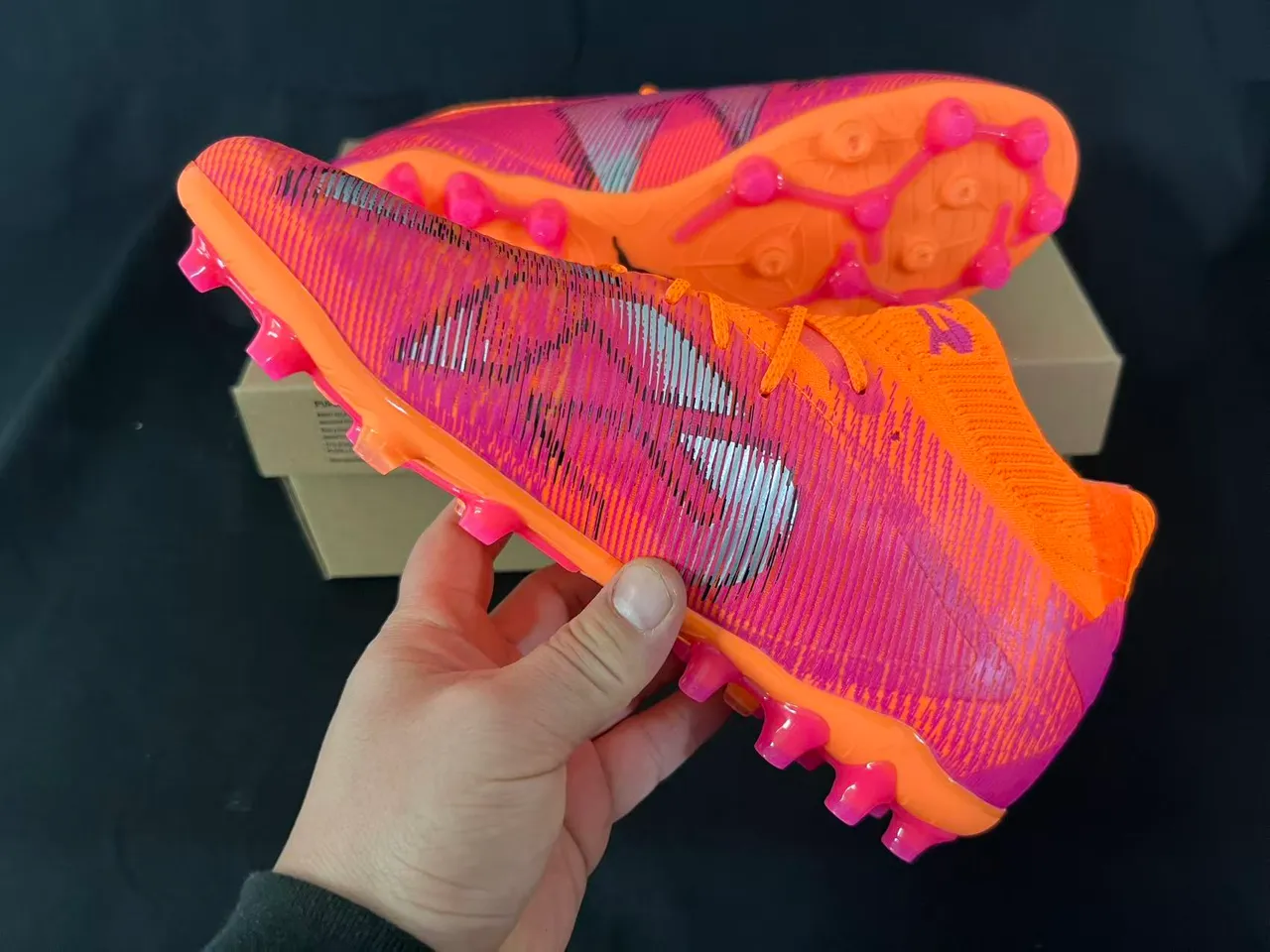 Puma برتقالي وردي عالي القطع كولار جورب نسيج مخطط صناعي وسط القدم قفص أرضية صلبة أحذية كرة القدم 4
