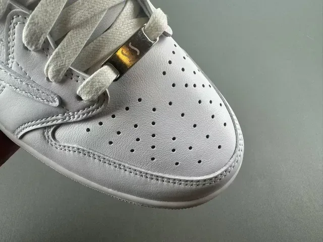 Reebok White Leather Paneled Construction Lifestyle Sneakers 2