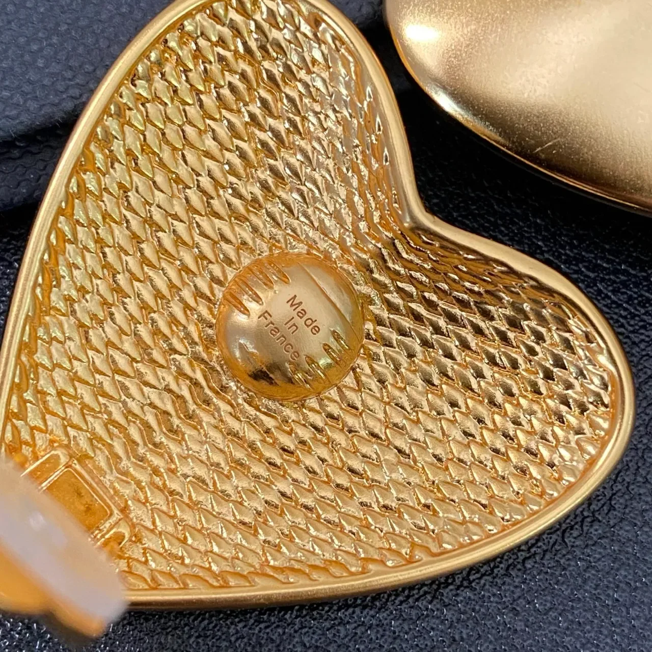 Saint Laurent Brincos Dourados Coração Esculpido Metálicos 3