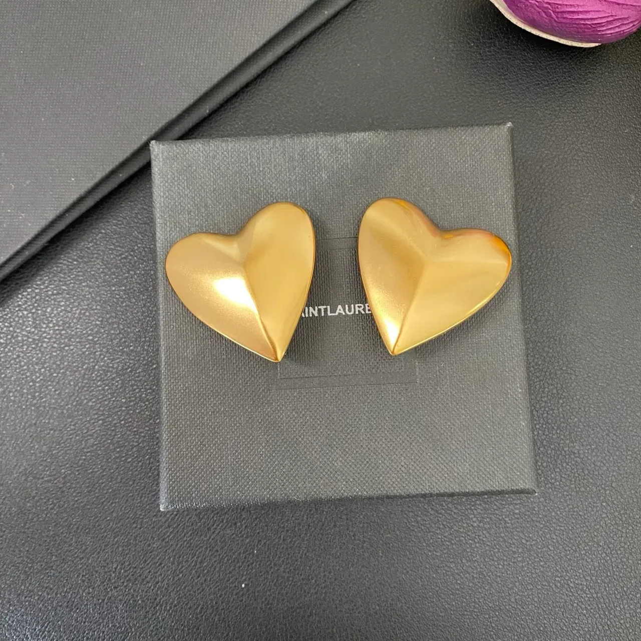 Saint Laurent Brincos Dourados Coração Esculpido Metálicos 5