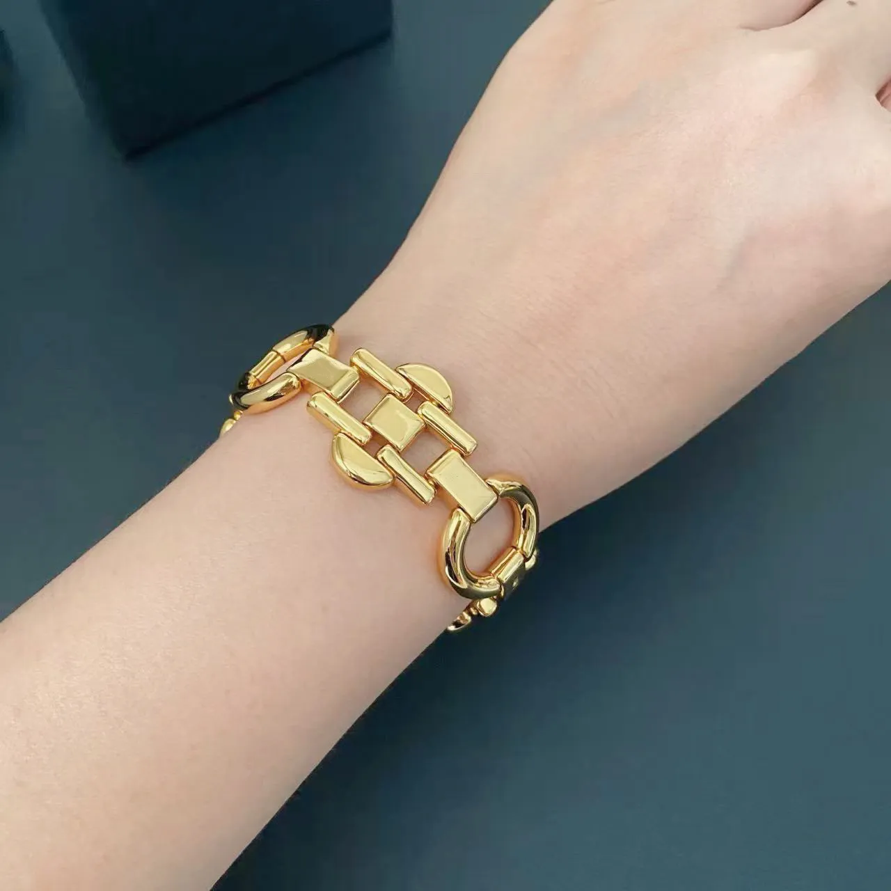 Saint Laurent Bracelet chunky link doré 2