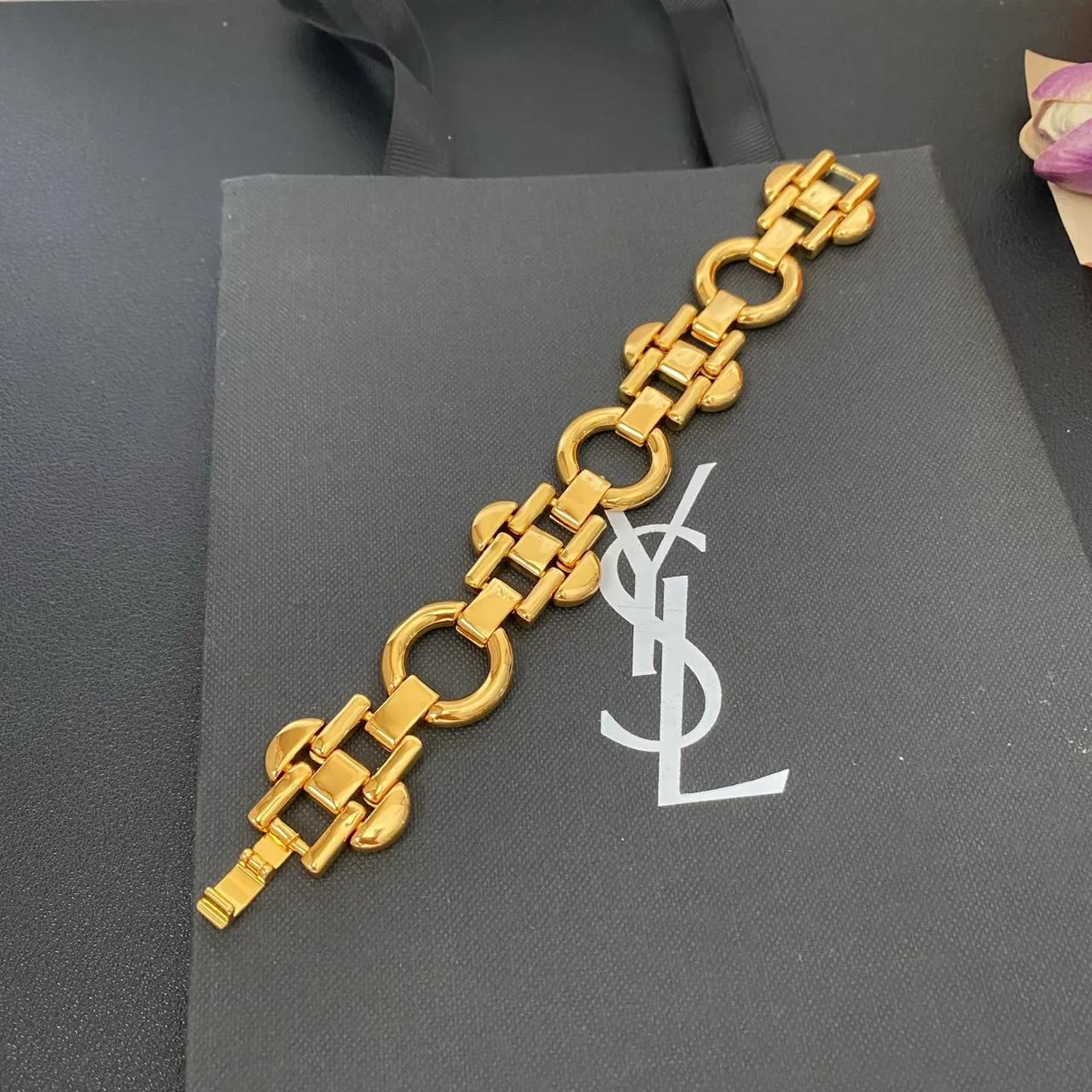 Saint Laurent Bracelet chunky link doré 8