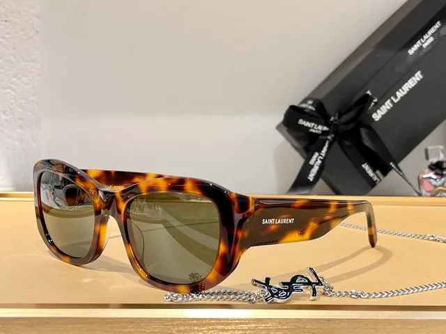 Saint Laurent Loulou Lunettes de soleil oversized acétate noir ambre 7