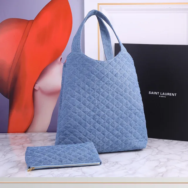 Saint Laurent sac tote en denim texturé bleu matelassé avec couture diamant 8
