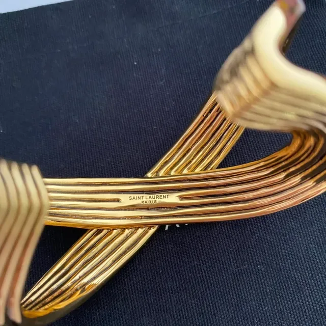 Saint Laurent Pulseira Acanalada Retorcida Dupla Punho Dourado 3