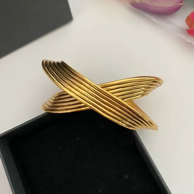 Saint Laurent Pulseira Acanalada Retorcida Dupla Punho Dourado 4