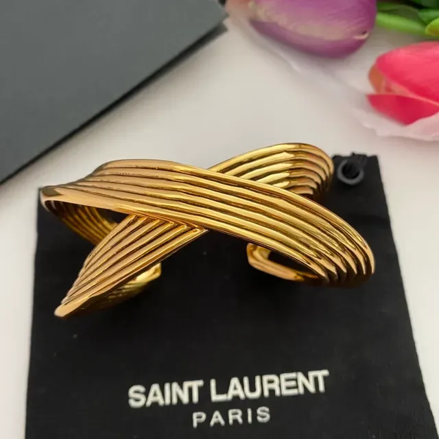 Saint Laurent Pulseira Acanalada Retorcida Dupla Punho Dourado 8