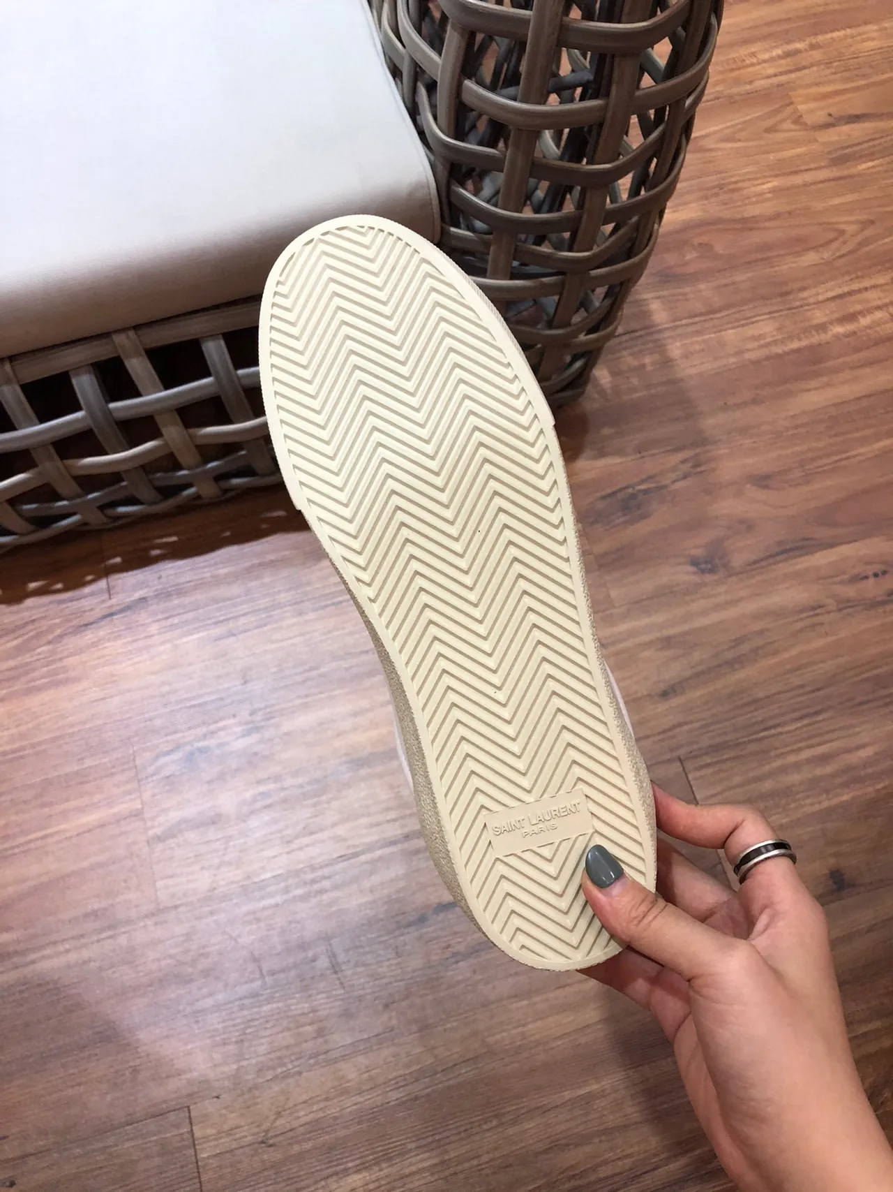 Saint Laurent Blanc Beige Basse Tige En Cuir Sneakers Lifestyle 2