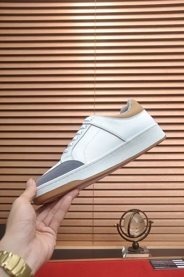 Saint Laurent sneakers lifestyle blancs grises à panneaux cuir orteil perforé 5