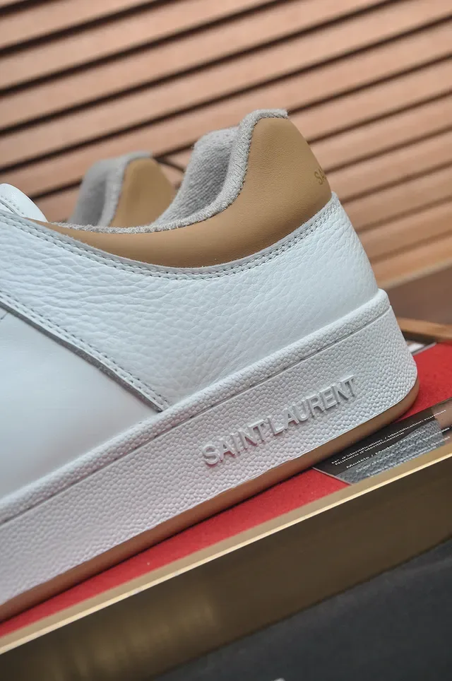 Saint Laurent sneakers lifestyle blancs grises à panneaux cuir orteil perforé 9