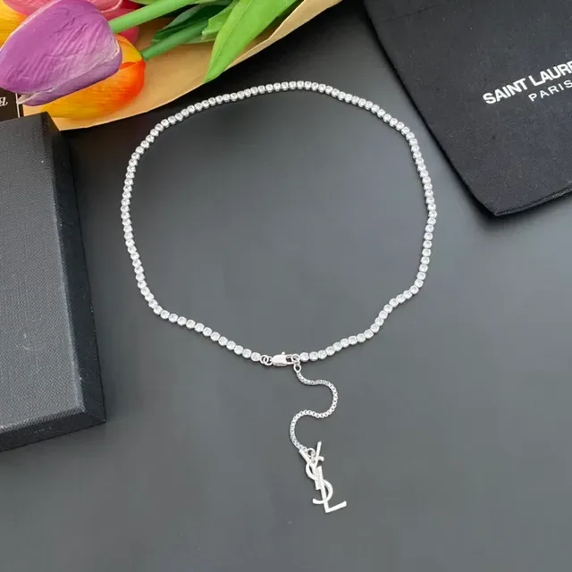 قلادة سلسلة سانت لوران YSL فضي أبيض pave-set حجر قفل مونوغرام 8