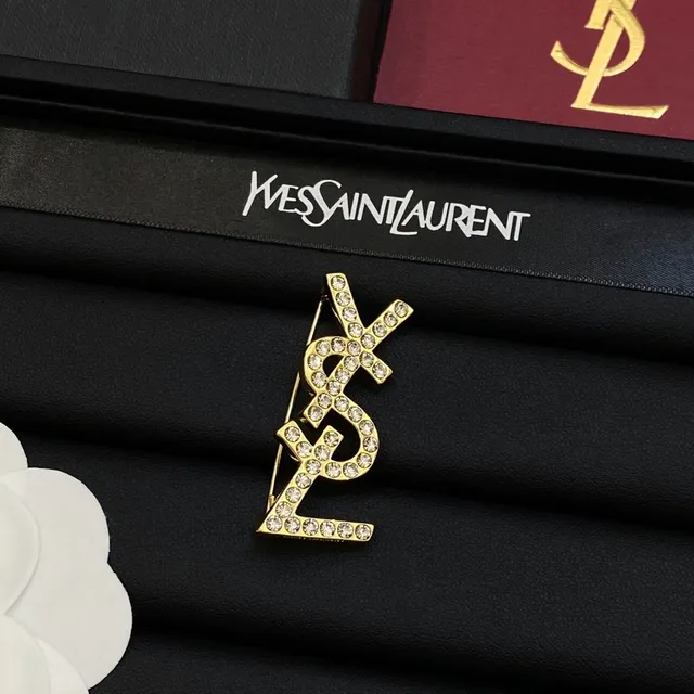 Saint Laurent YSL broche monogramme en argent et or incrustée de cristaux 4