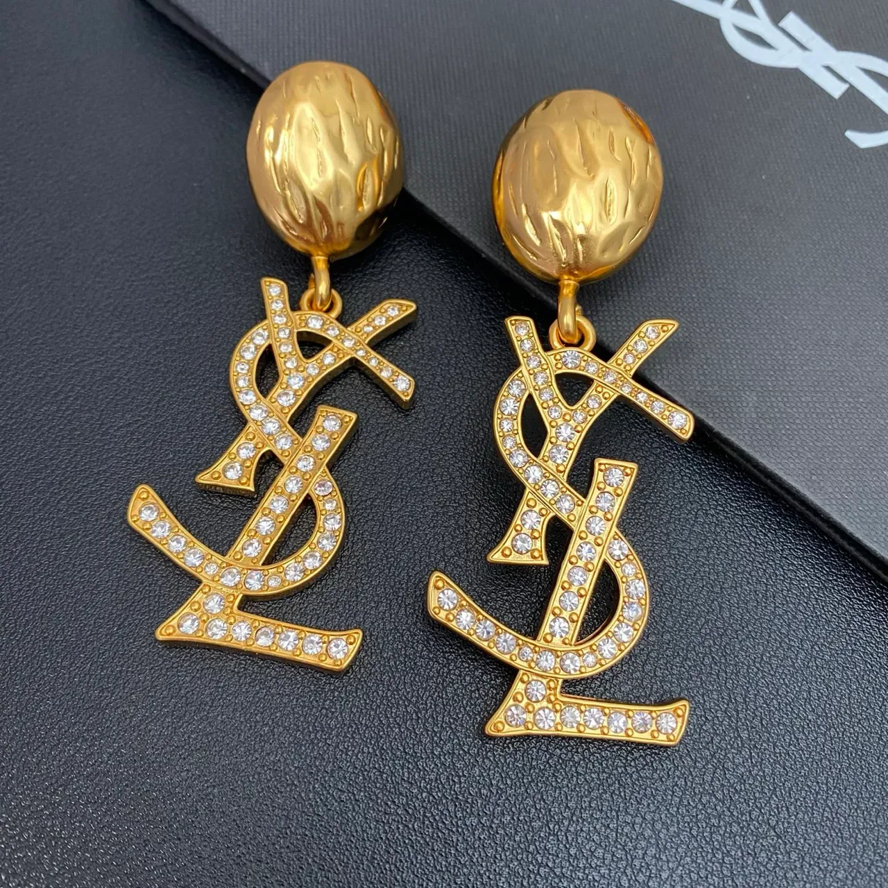 أقراط Saint Laurent YSL Monogram Pavé Crystal ذهب معلقة 4