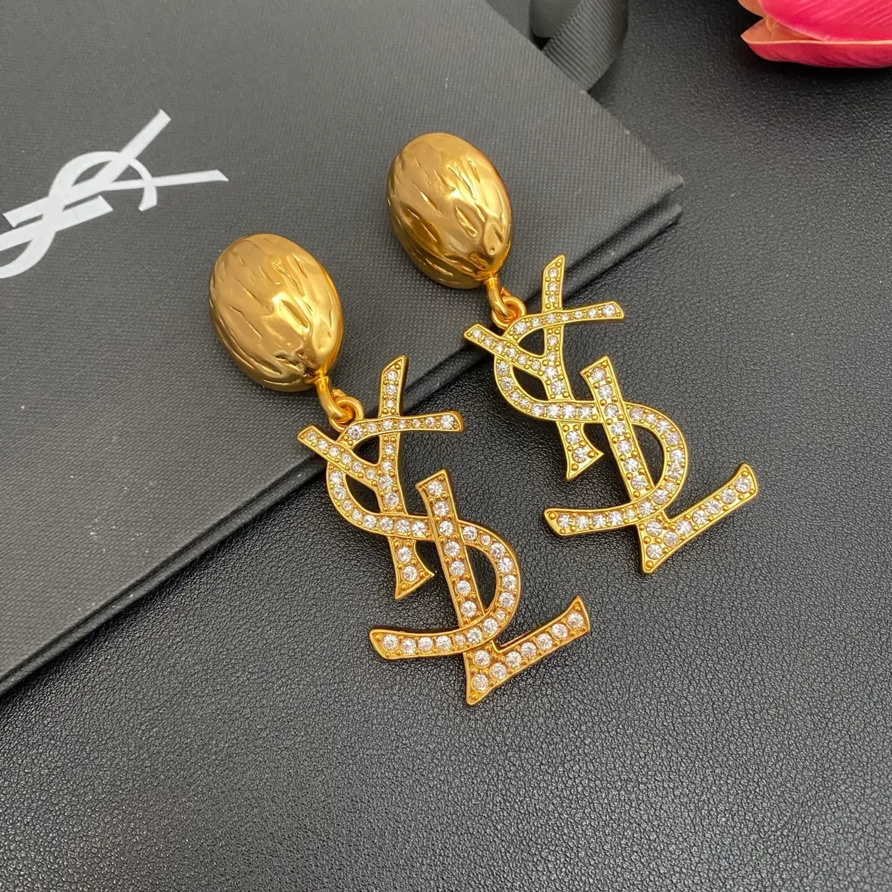 أقراط Saint Laurent YSL Monogram Pavé Crystal ذهب معلقة 9