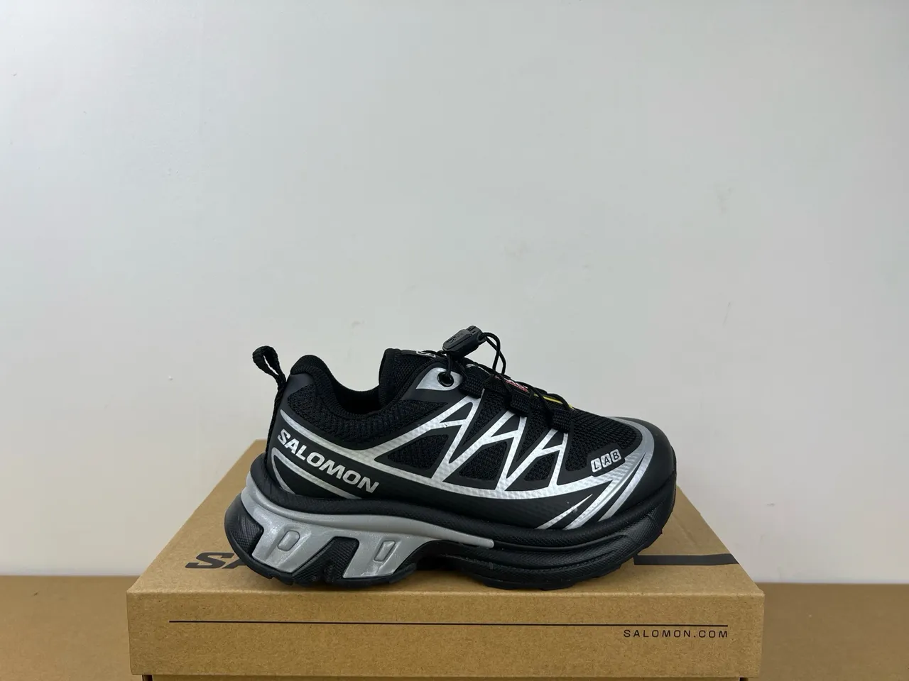 Salomon ACS Pro أبيض رمادي كعب شبكة وتداخل اصطناعي علوي حذاء كاجوال سميك 9
