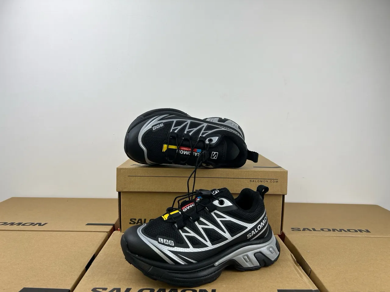 Salomon ACS Pro أبيض رمادي كعب شبكة وتداخل اصطناعي علوي حذاء كاجوال سميك 12