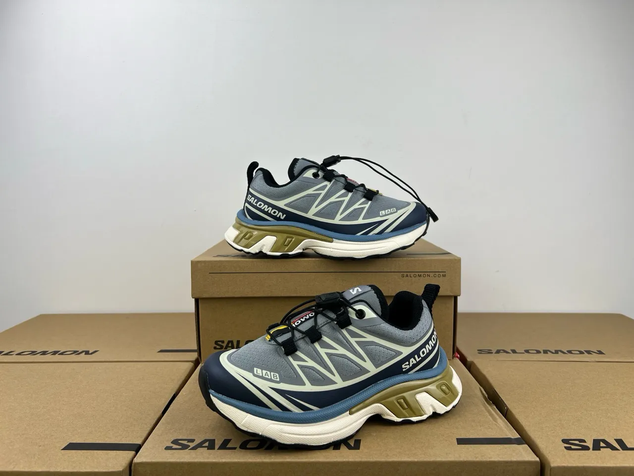 Salomon ACS Pro أبيض رمادي كعب شبكة وتداخل اصطناعي علوي حذاء كاجوال سميك 16