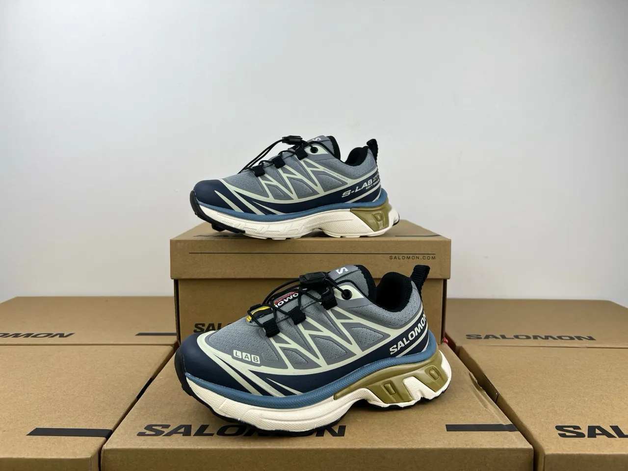 Salomon ACS Pro أبيض رمادي كعب شبكة وتداخل اصطناعي علوي حذاء كاجوال سميك 17
