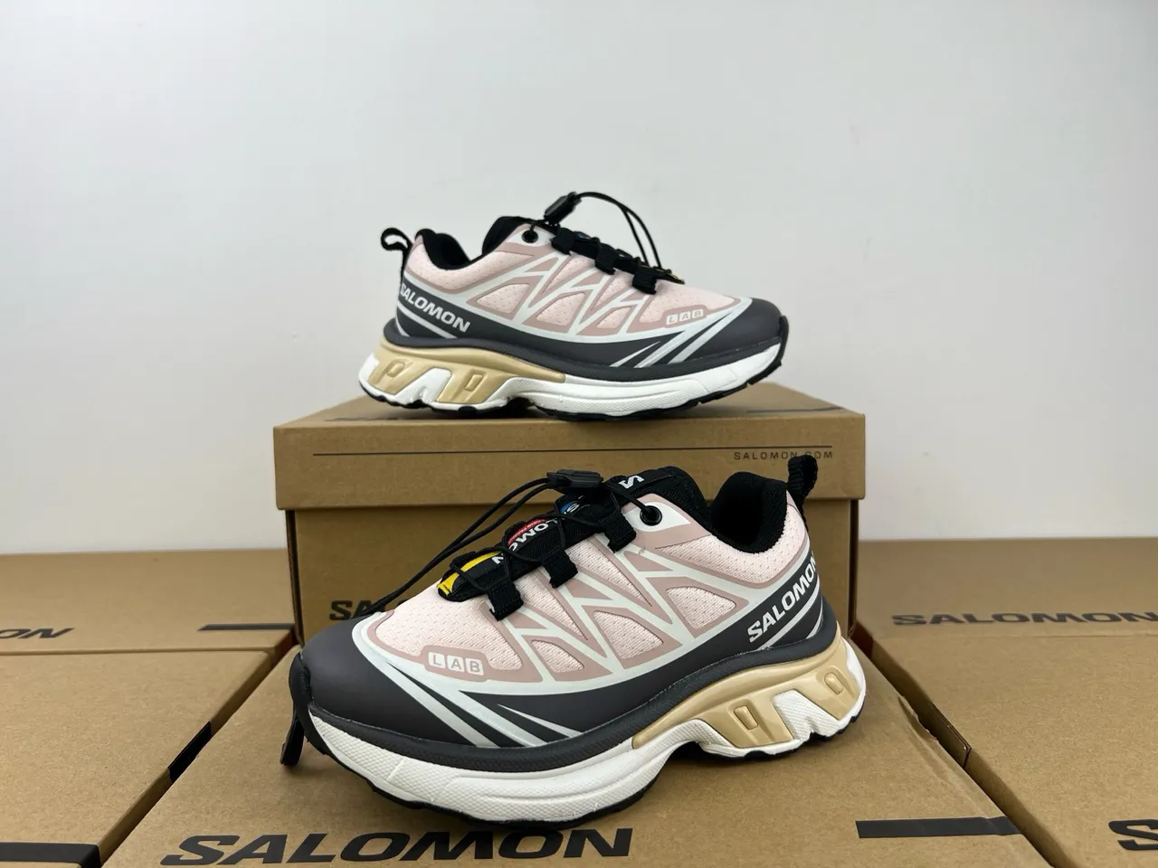 Salomon ACS Pro أبيض رمادي كعب شبكة وتداخل اصطناعي علوي حذاء كاجوال سميك 22