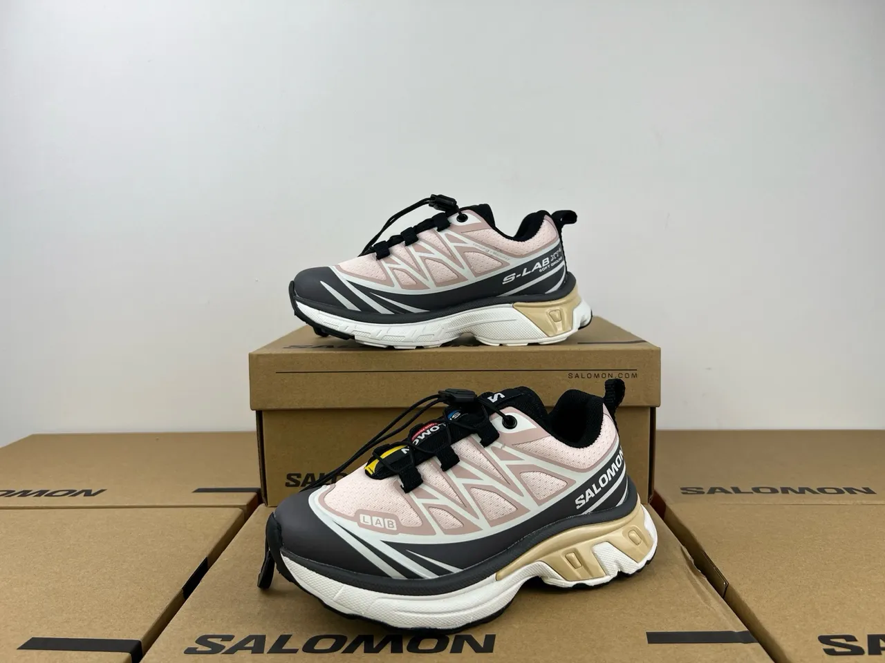 Salomon ACS Pro أبيض رمادي كعب شبكة وتداخل اصطناعي علوي حذاء كاجوال سميك 23