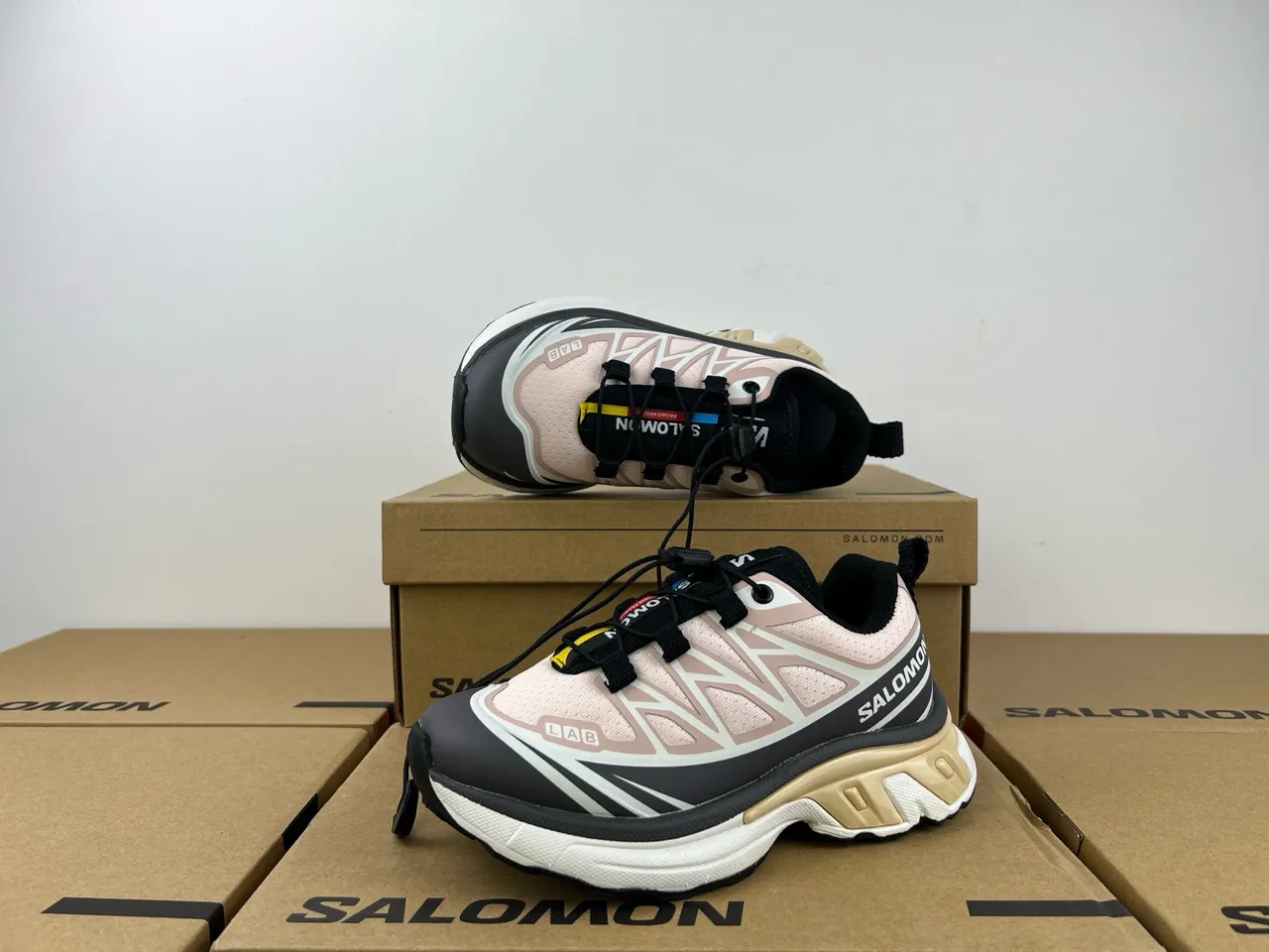 Salomon ACS Pro أبيض رمادي كعب شبكة وتداخل اصطناعي علوي حذاء كاجوال سميك 24