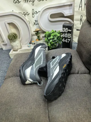 Salomon Gray Black Asymmetric Lacing TPU Cage Overlay Running Shoes 6