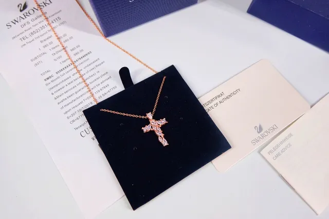 Swarovski Pendentif Croix Doré Bleu Cristaux Pave-Set collier 2