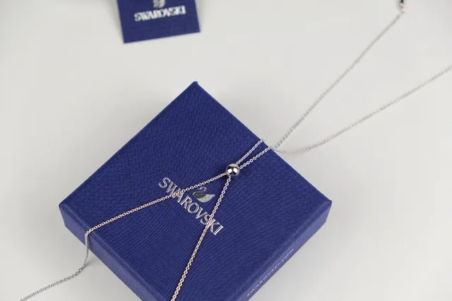 Swarovski collier en cristaux pavé-set bleu argenté motif solburst radiant 4