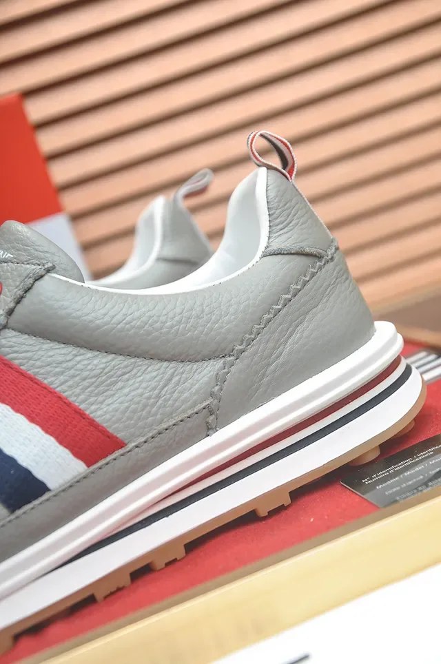 Thom Browne Classic Stripe 灰色皮革生活方式运动鞋 2