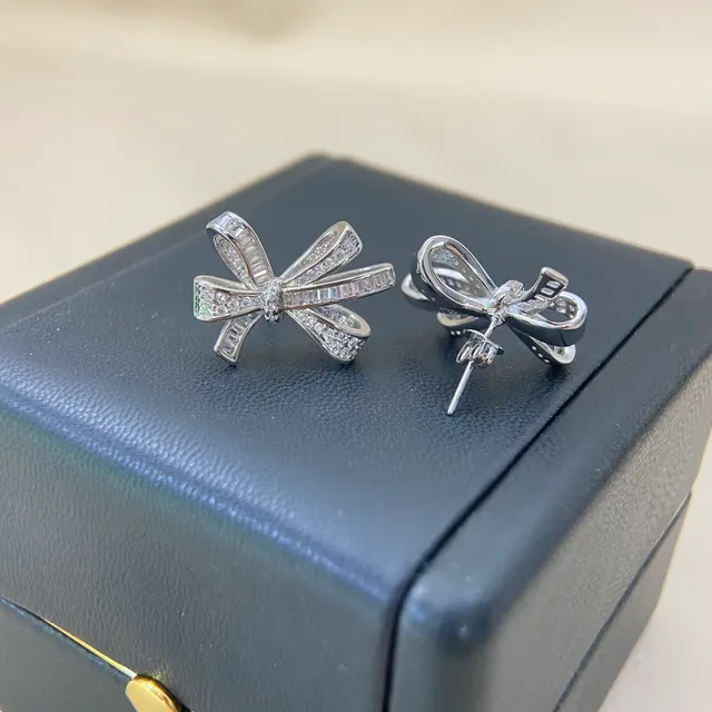 Tiffany & Co. brincos em forma de laço pavé de diamantes 2