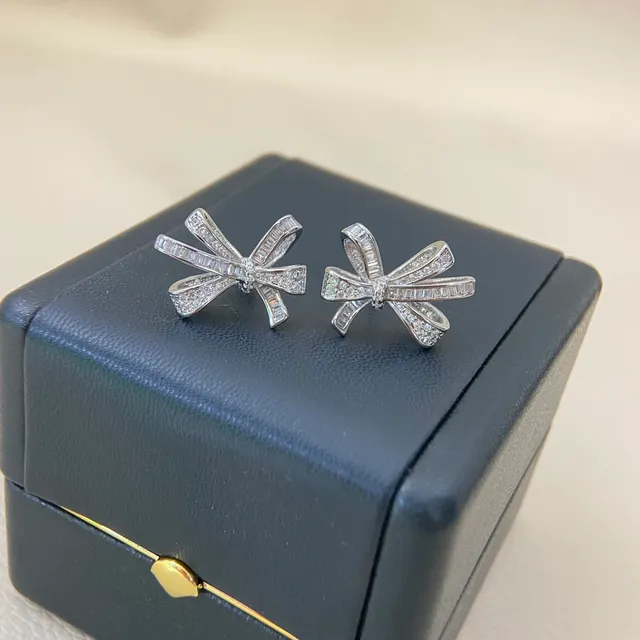 Tiffany & Co. brincos em forma de laço pavé de diamantes 3