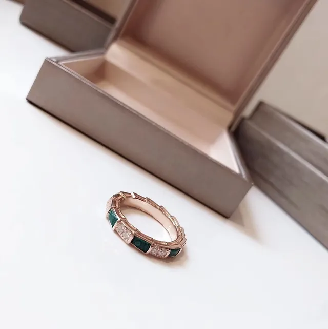 Tiffany & Co. ذهب أخضر خاتم هندسي مقسم بالتناوب بين المالاكايت والماس 5