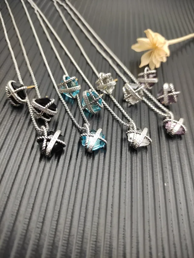 Tiffany & Co. HardWear Colar com Pingente de Topázio Azul e Diamante 4