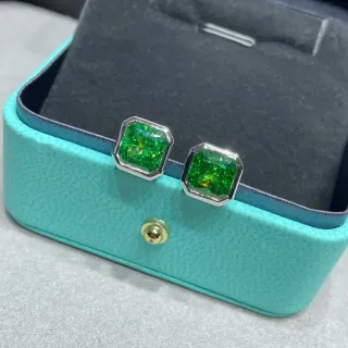 Tiffany & Co. Boucles d'oreilles Stud Octogonales Vertes en Gemmes