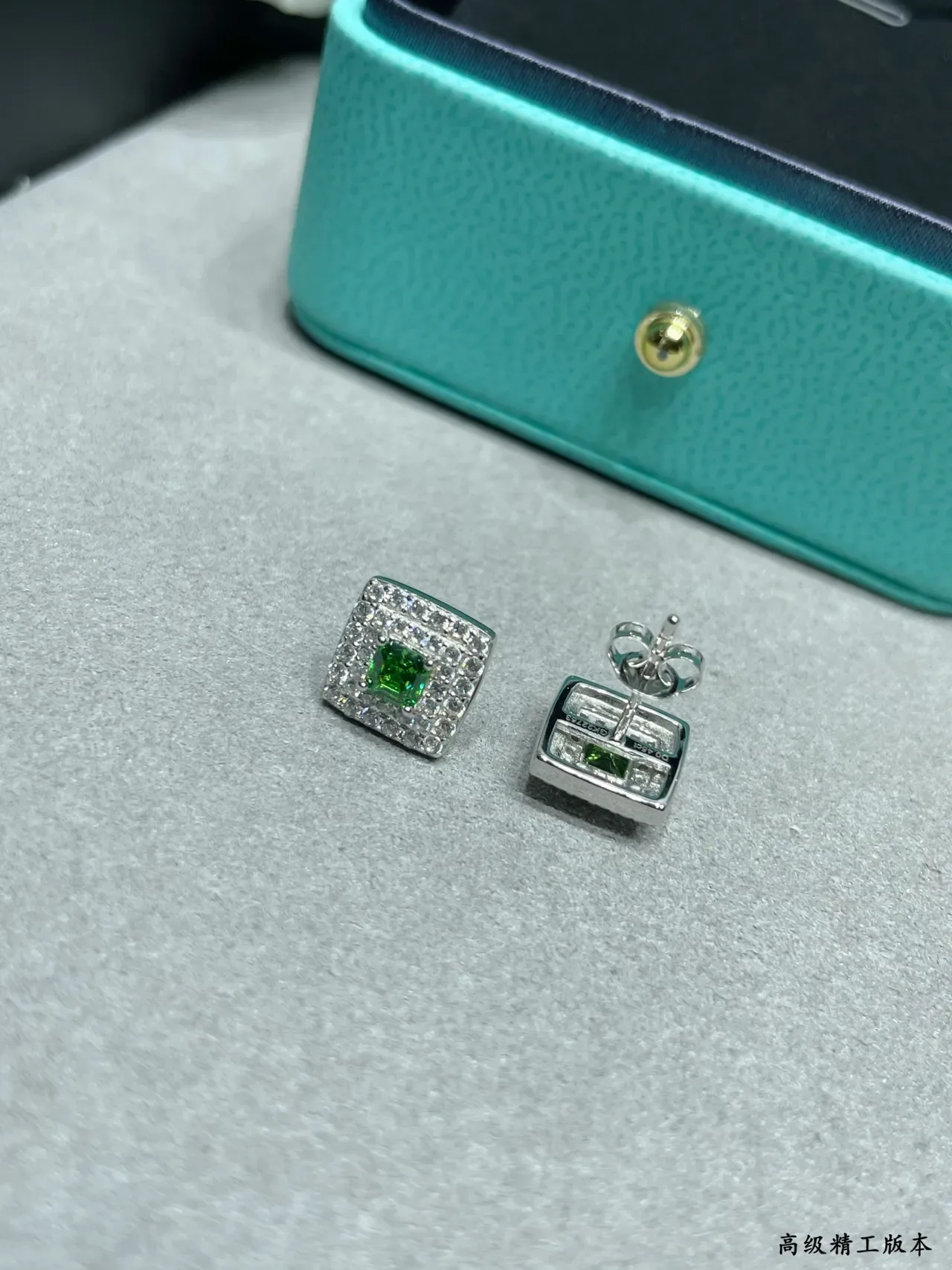 Tiffany & Co. Boucles d'oreilles Halo Carré Gemme Verte 3
