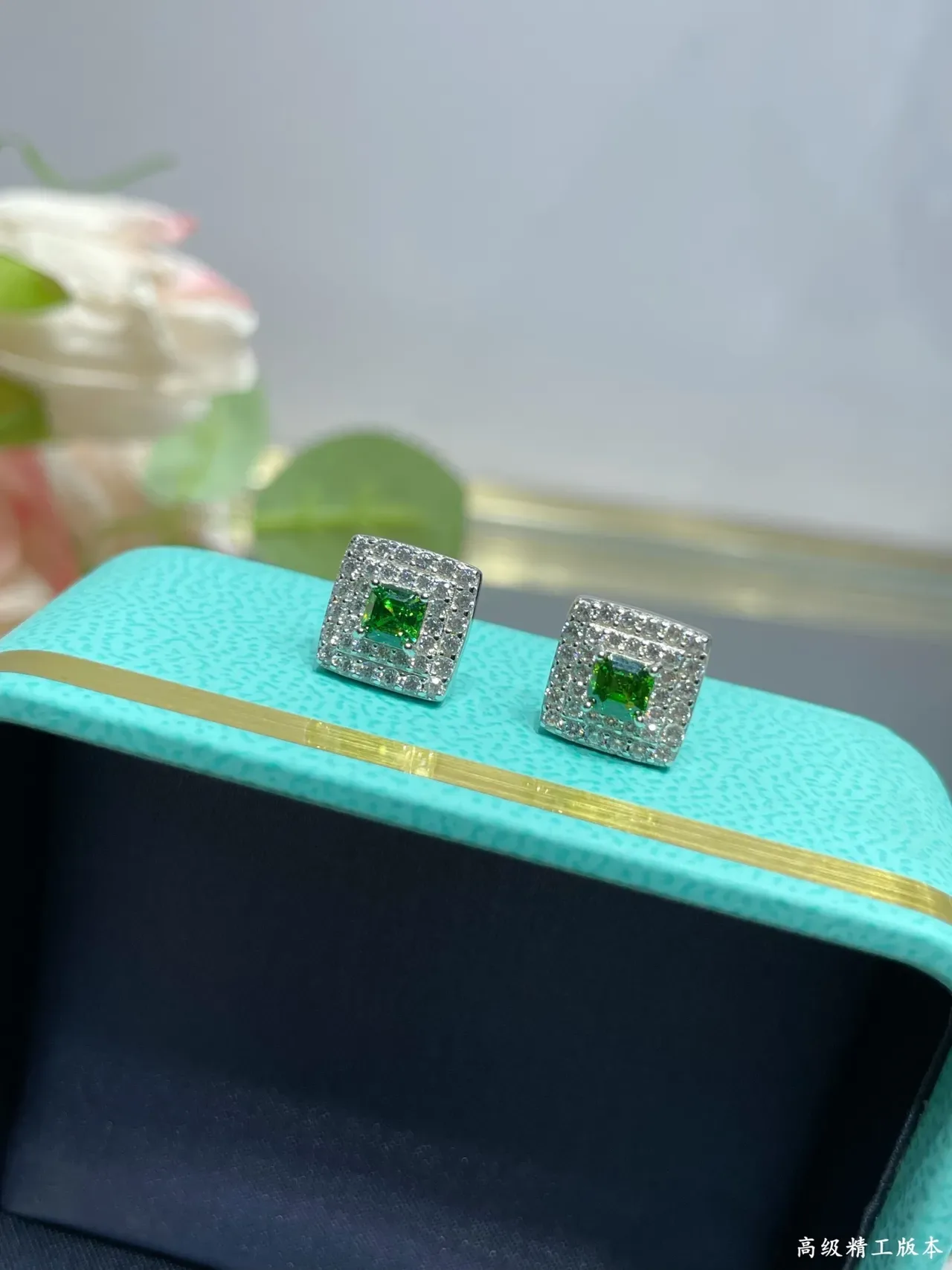 Tiffany & Co. Boucles d'oreilles Halo Carré Gemme Verte 6